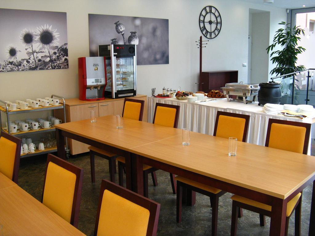 Hotel Senimo Оломоуц Экстерьер фото