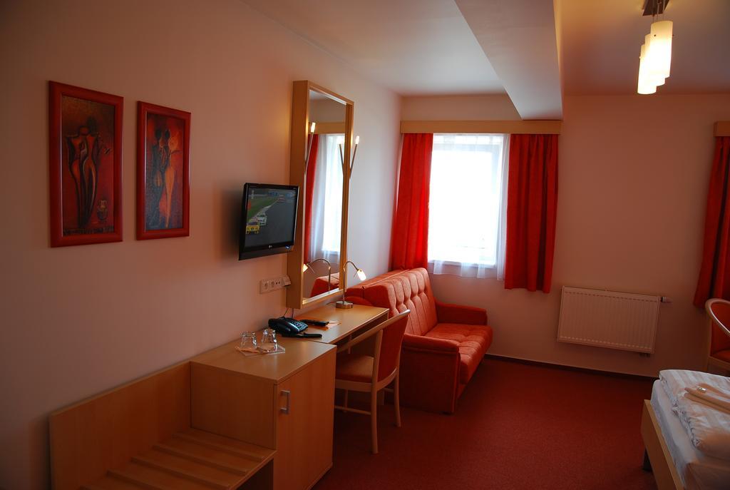Hotel Senimo Оломоуц Экстерьер фото