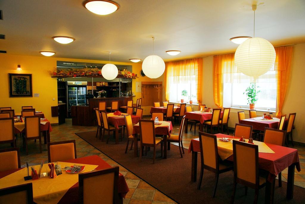 Hotel Senimo Оломоуц Экстерьер фото